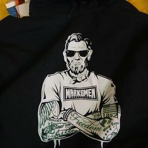 Gildan Heavy Blend Hoodie Size Large – MARKSMEN Graphic Pullover – Black